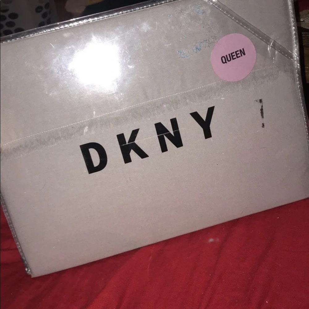 DKNY sheet set